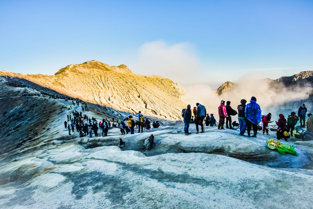 People enjoying Ijen Crater